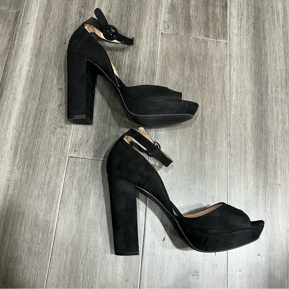 American Rag Suede Heels‎ - Picture 2 of 12
